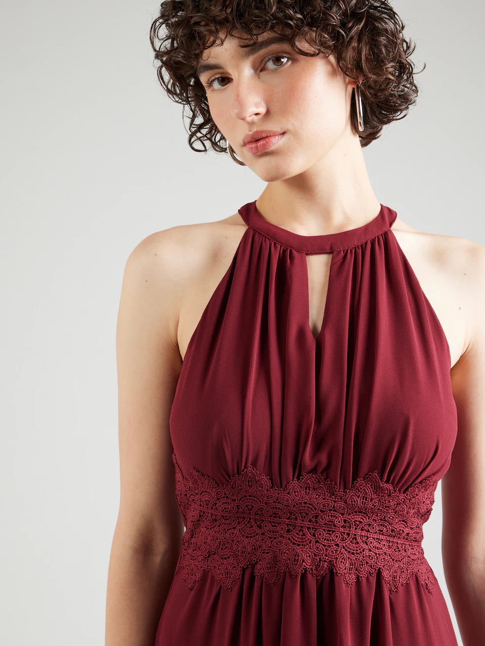 Suknia wieczorowa VILA w kolorze Merlot