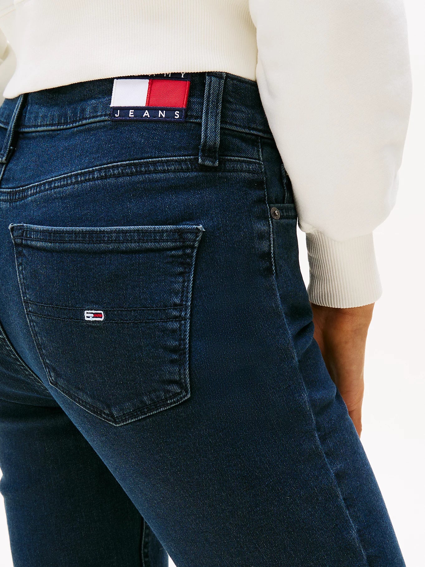 Obcisłe jeansy Nora z spożycia stanem